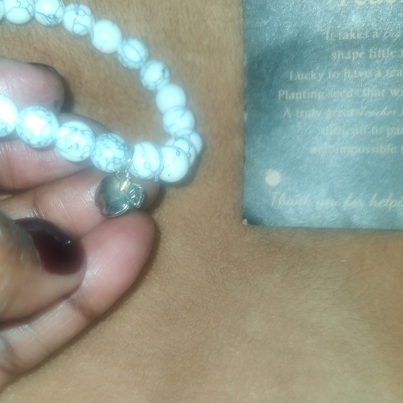 💕 5 for 25 💕Elegant White Beaded Bracelet - Picture 5 of 5